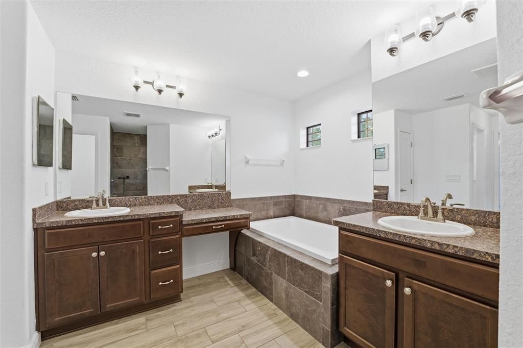 На продажу: $440,000 (3 спален, 2 ванн, 1967 Квадратных фут)