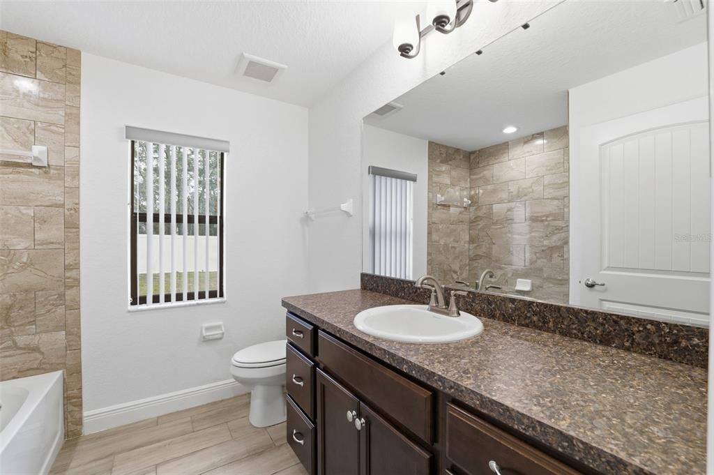 На продажу: $440,000 (3 спален, 2 ванн, 1967 Квадратных фут)