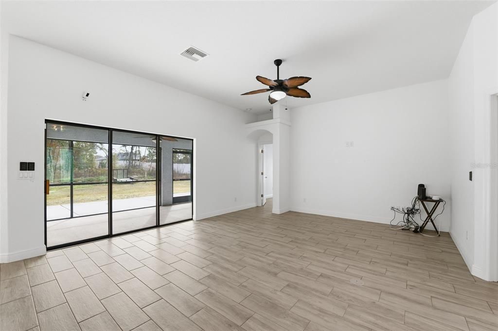 На продажу: $440,000 (3 спален, 2 ванн, 1967 Квадратных фут)