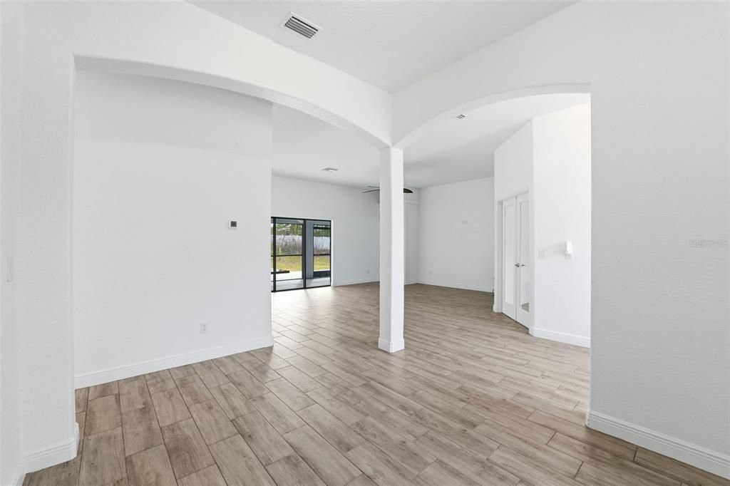 На продажу: $440,000 (3 спален, 2 ванн, 1967 Квадратных фут)