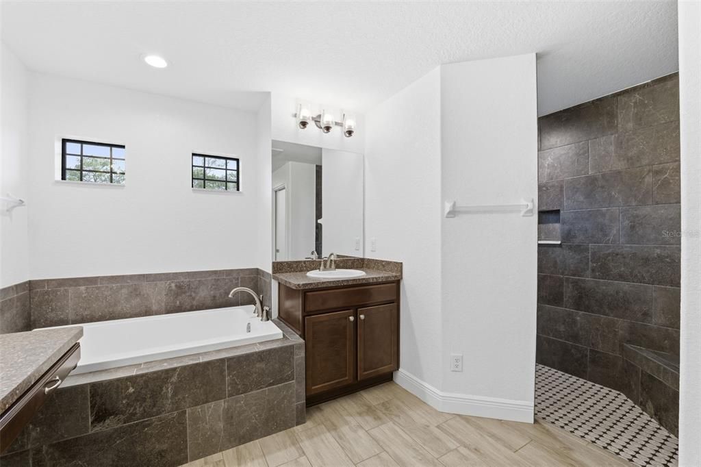 На продажу: $440,000 (3 спален, 2 ванн, 1967 Квадратных фут)