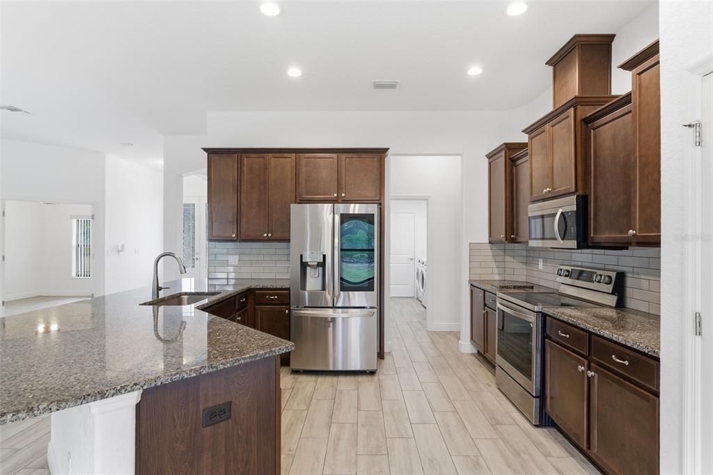 На продажу: $440,000 (3 спален, 2 ванн, 1967 Квадратных фут)