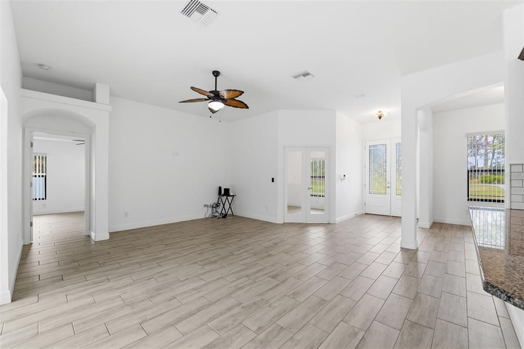 На продажу: $440,000 (3 спален, 2 ванн, 1967 Квадратных фут)