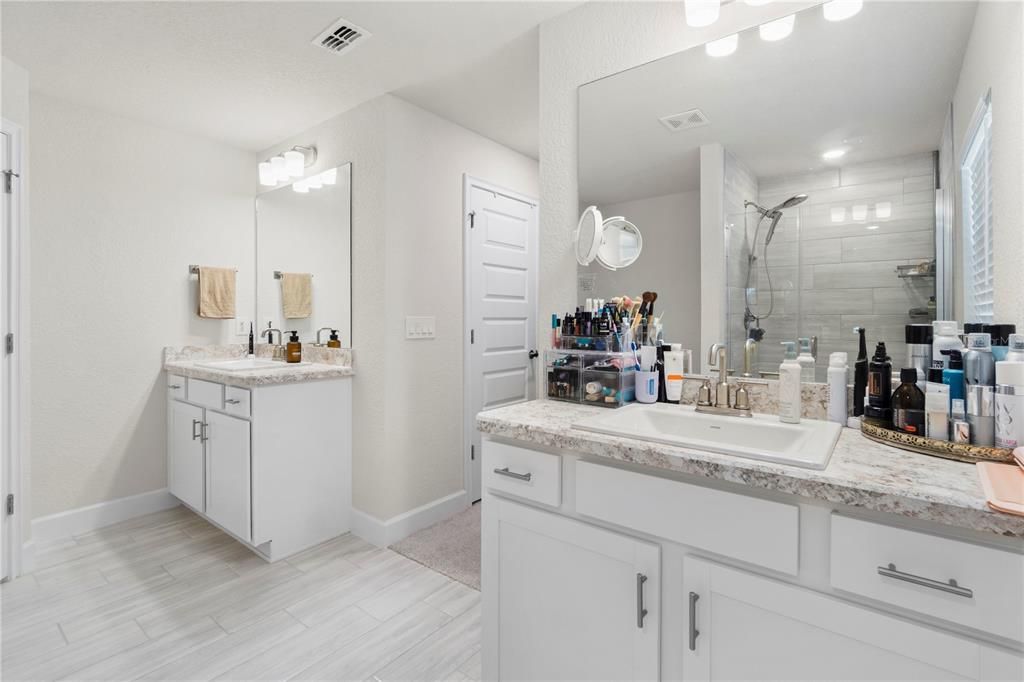 For Sale: $375,000 (4 beds, 2 baths, 2350 Square Feet)