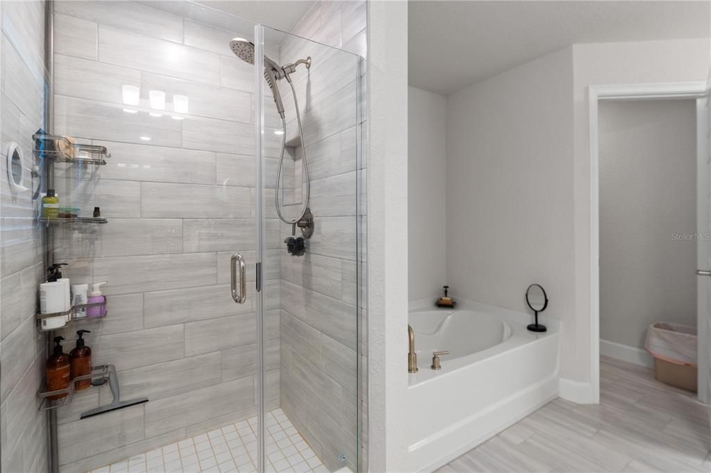 For Sale: $375,000 (4 beds, 2 baths, 2350 Square Feet)