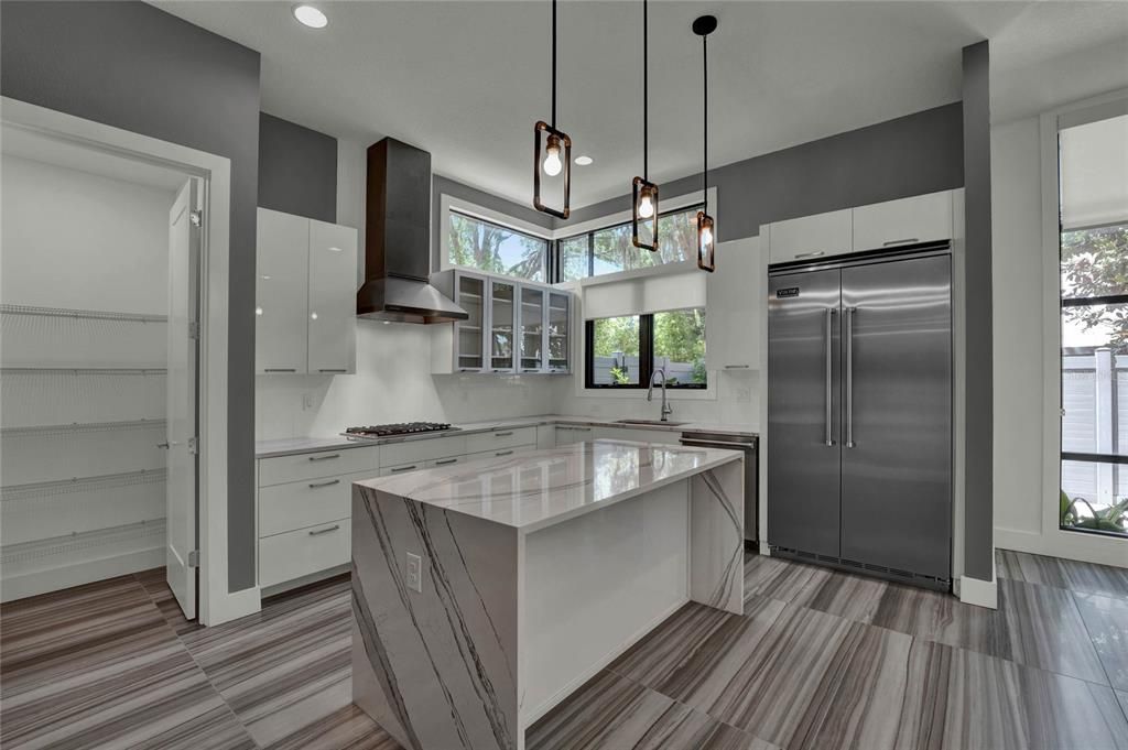 En Renta: $4,700 (3 camas, 3 baños, 2193 Pies cuadrados)