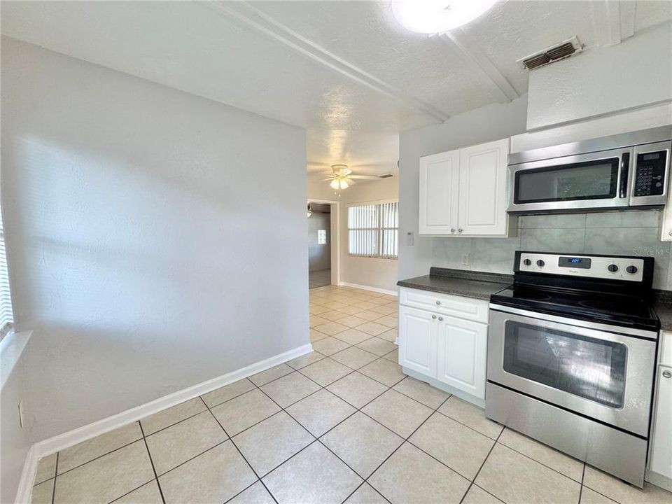 На продажу: $215,000 (3 спален, 2 ванн, 1288 Квадратных фут)