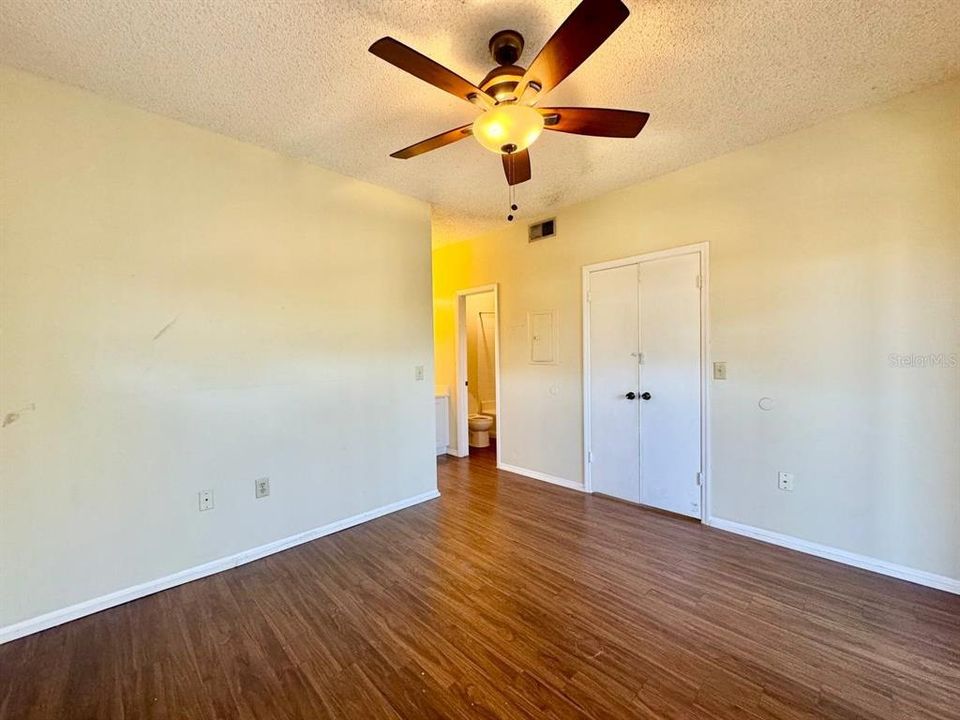 待售: $138,000 (1 贝兹, 1 浴室, 593 平方英尺)