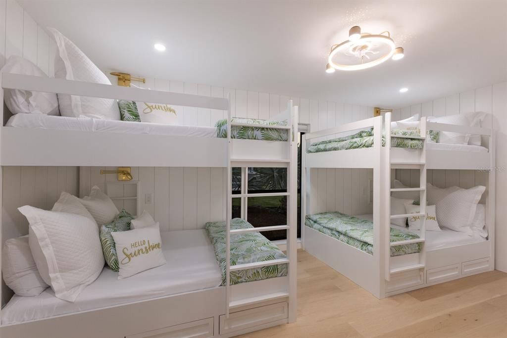 待售: $2,999,000 (3 贝兹, 2 浴室, 2253 平方英尺)