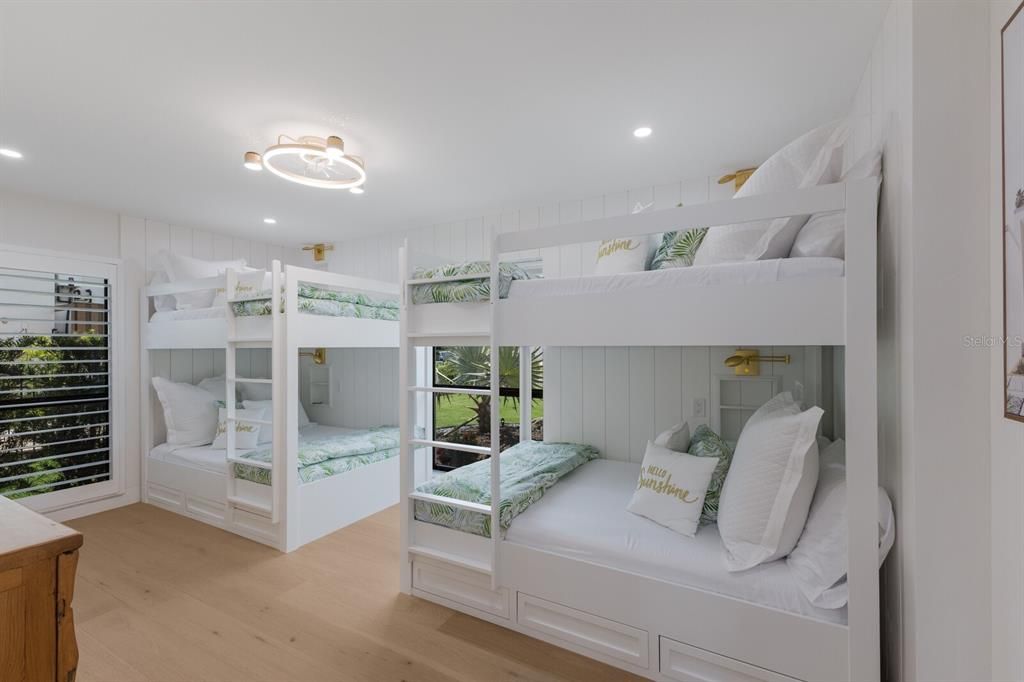 待售: $2,999,000 (3 贝兹, 2 浴室, 2253 平方英尺)