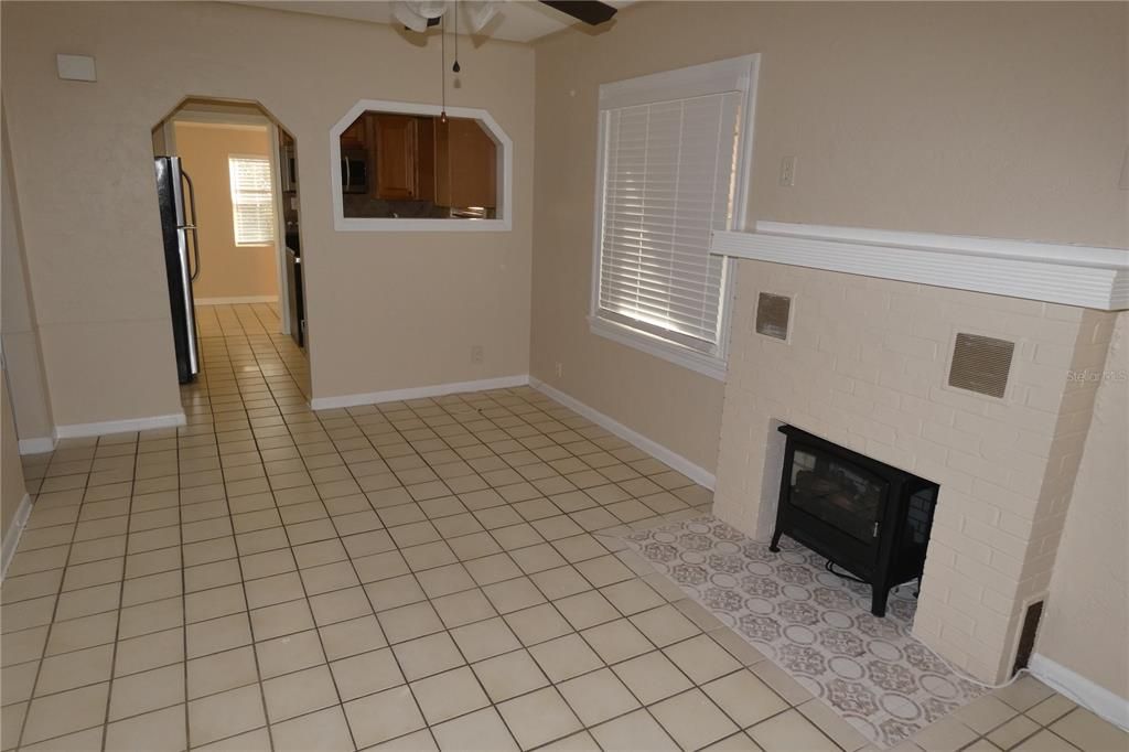 出租: $1,995 (2 贝兹, 1 浴室, 841 平方英尺)