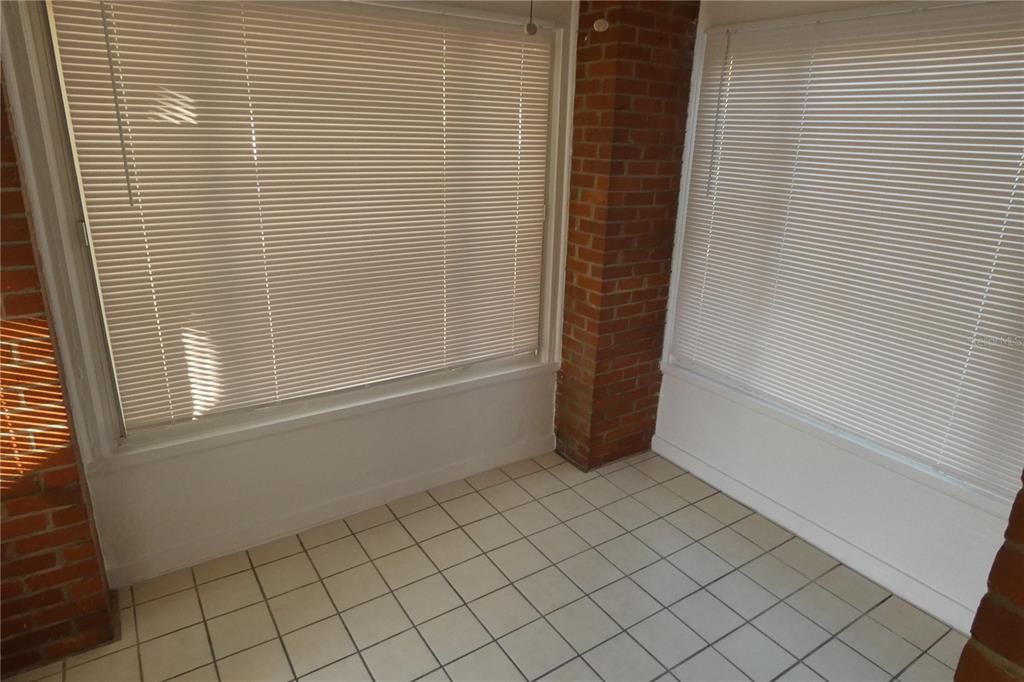 出租: $1,995 (2 贝兹, 1 浴室, 841 平方英尺)