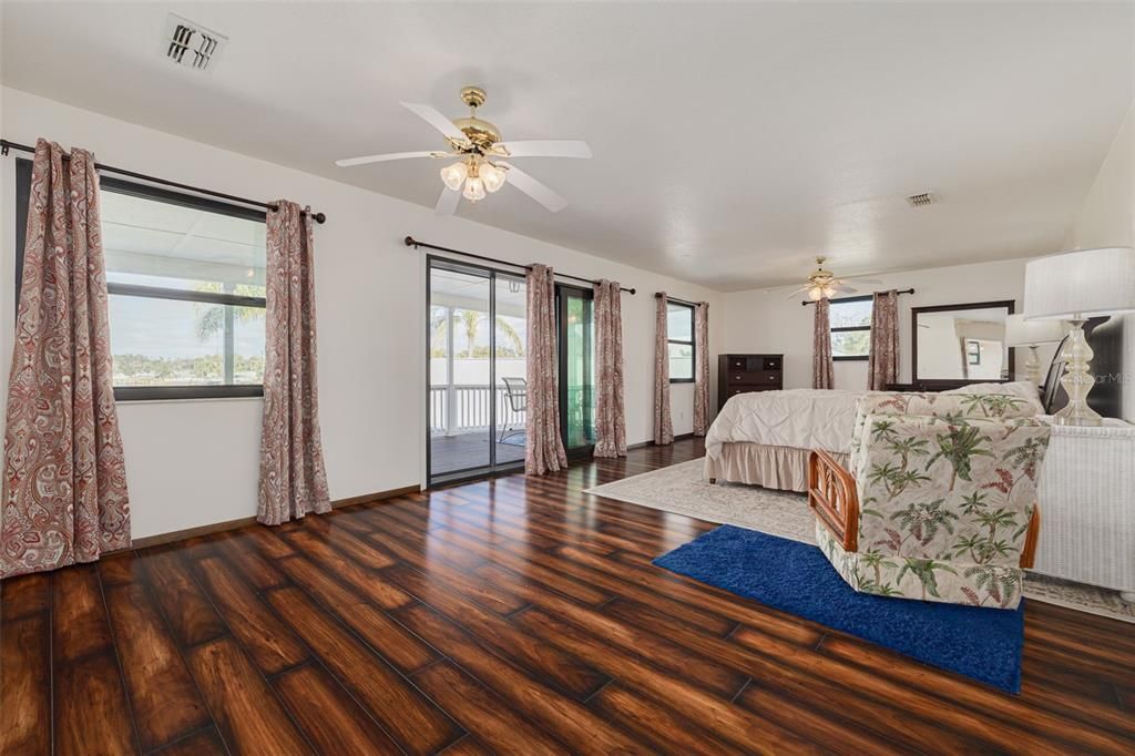 For Sale: $1,000,000 (4 beds, 2 baths, 3258 Square Feet)