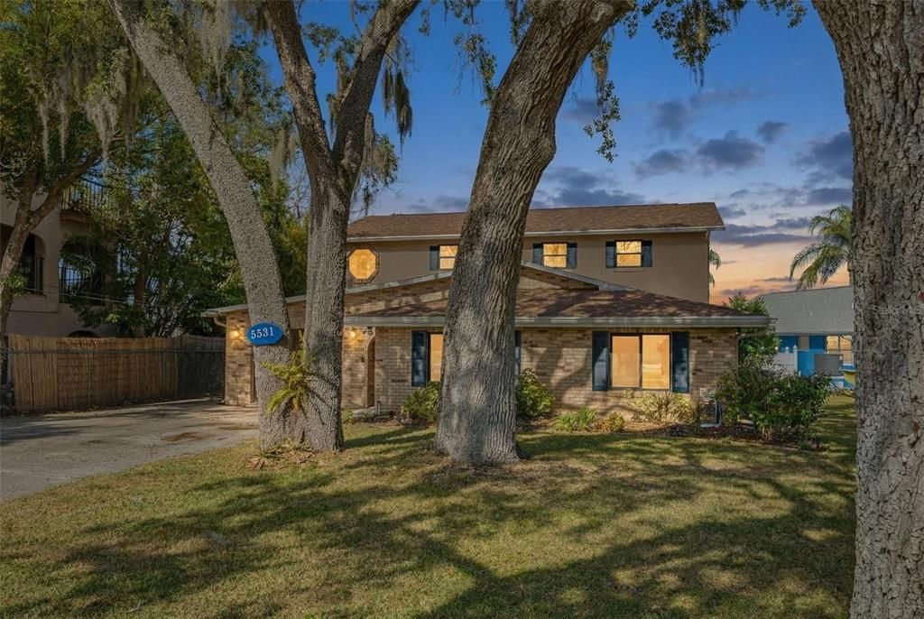 For Sale: $1,000,000 (4 beds, 2 baths, 3258 Square Feet)