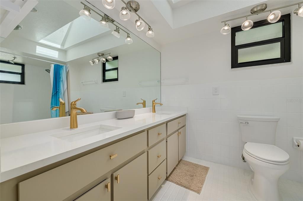 For Sale: $1,000,000 (4 beds, 2 baths, 3258 Square Feet)