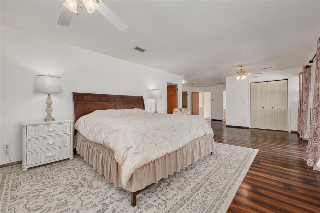 For Sale: $1,000,000 (4 beds, 2 baths, 3258 Square Feet)