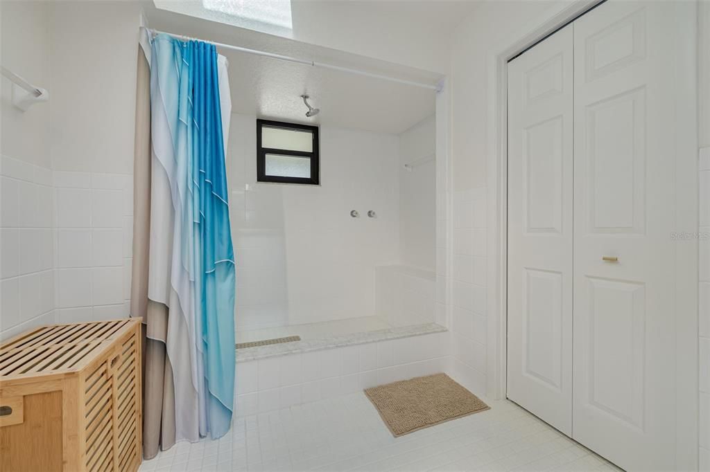 For Sale: $1,000,000 (4 beds, 2 baths, 3258 Square Feet)