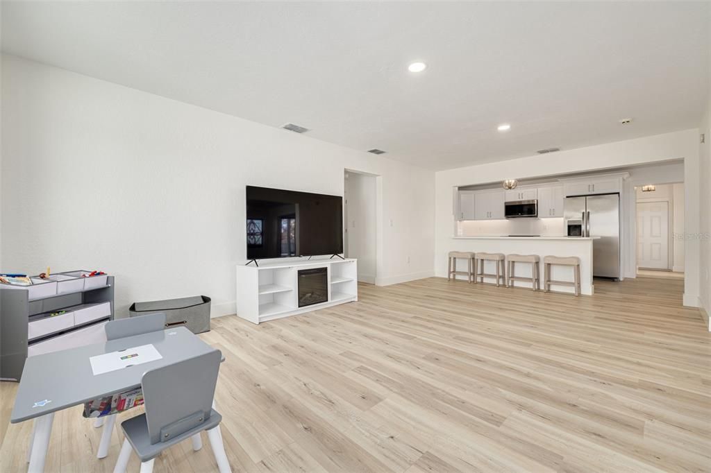 For Sale: $1,000,000 (4 beds, 2 baths, 3258 Square Feet)