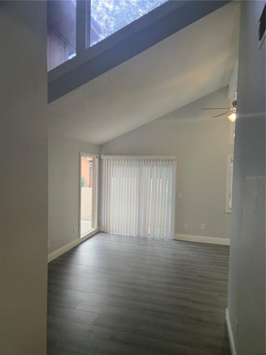 На продажу: $305,900 (2 спален, 2 ванн, 1136 Квадратных фут)