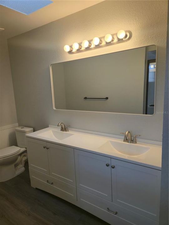 На продажу: $305,900 (2 спален, 2 ванн, 1136 Квадратных фут)