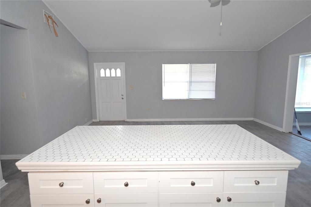 En Renta: $2,299 (3 camas, 2 baños, 2223 Pies cuadrados)