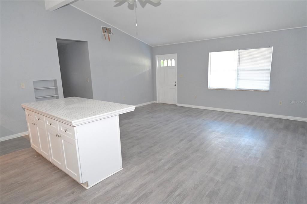 En Renta: $2,299 (3 camas, 2 baños, 2223 Pies cuadrados)