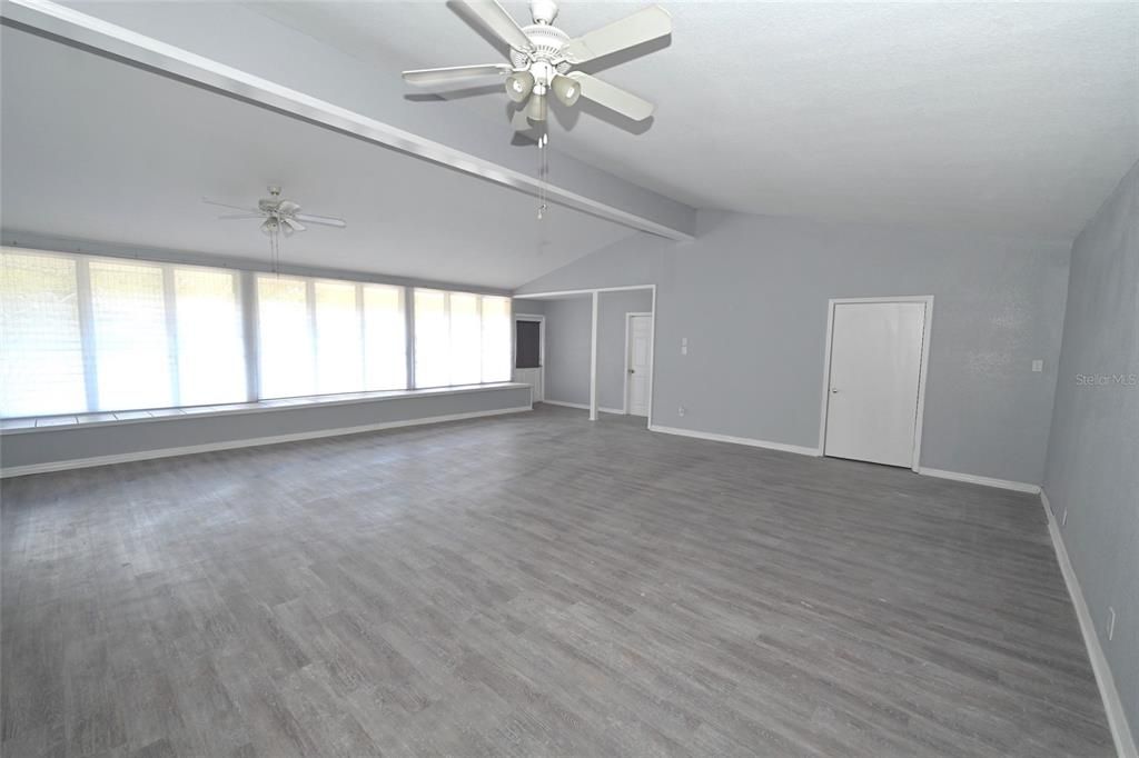 En Renta: $2,299 (3 camas, 2 baños, 2223 Pies cuadrados)