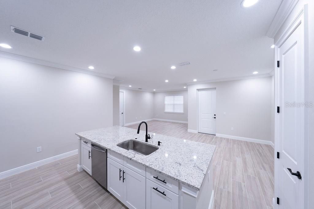 En Venta: $340,000 (4 camas, 3 baños, 2057 Pies cuadrados)