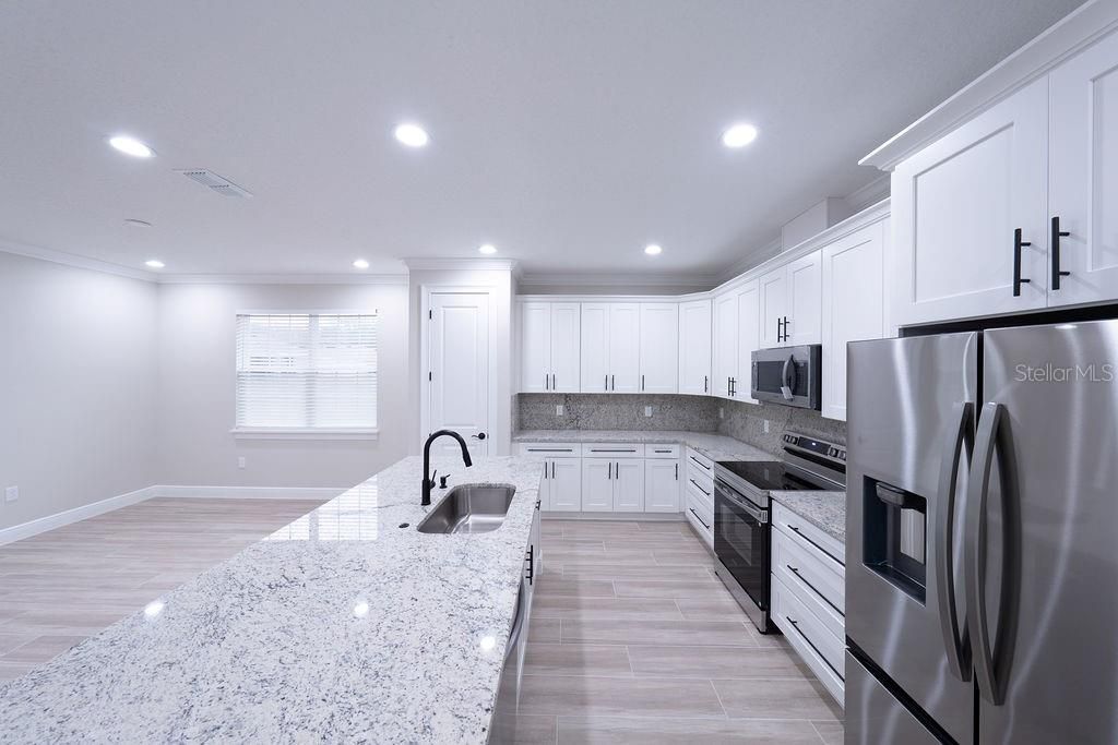 En Venta: $340,000 (4 camas, 3 baños, 2057 Pies cuadrados)