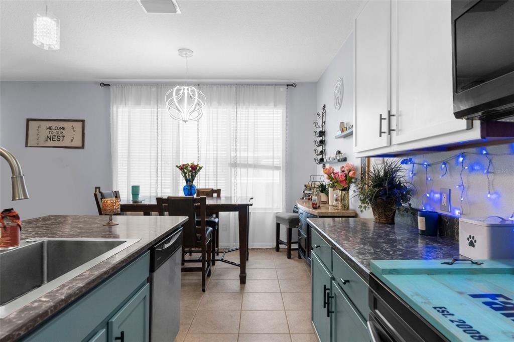 待售: $345,000 (4 贝兹, 3 浴室, 2663 平方英尺)