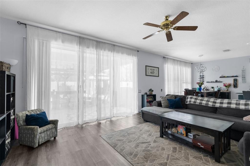 待售: $345,000 (4 贝兹, 3 浴室, 2663 平方英尺)