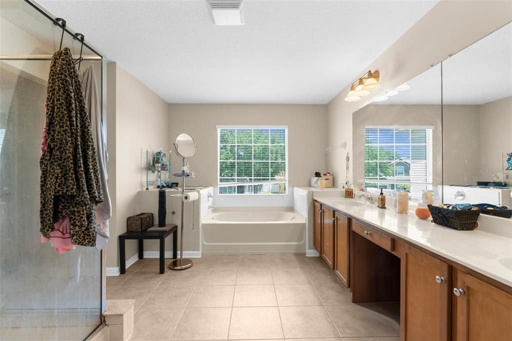 待售: $345,000 (4 贝兹, 3 浴室, 2663 平方英尺)