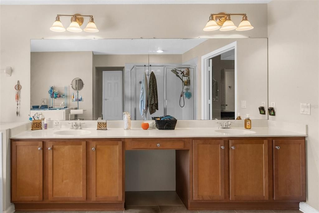 待售: $345,000 (4 贝兹, 3 浴室, 2663 平方英尺)