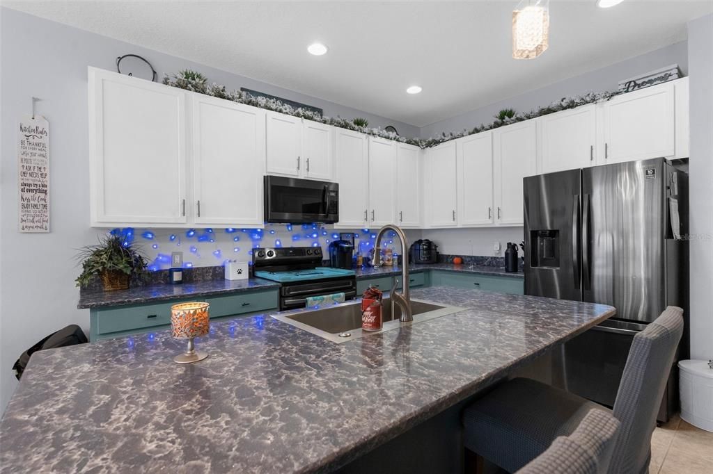 待售: $345,000 (4 贝兹, 3 浴室, 2663 平方英尺)