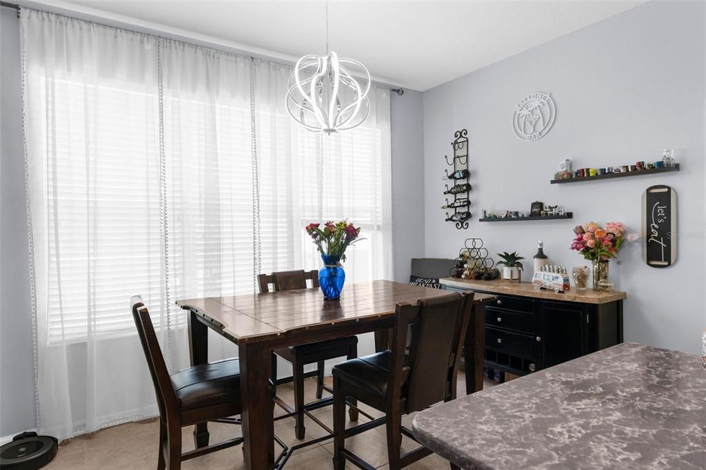 待售: $345,000 (4 贝兹, 3 浴室, 2663 平方英尺)