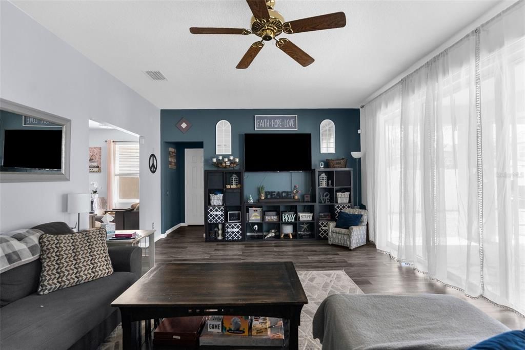 待售: $345,000 (4 贝兹, 3 浴室, 2663 平方英尺)