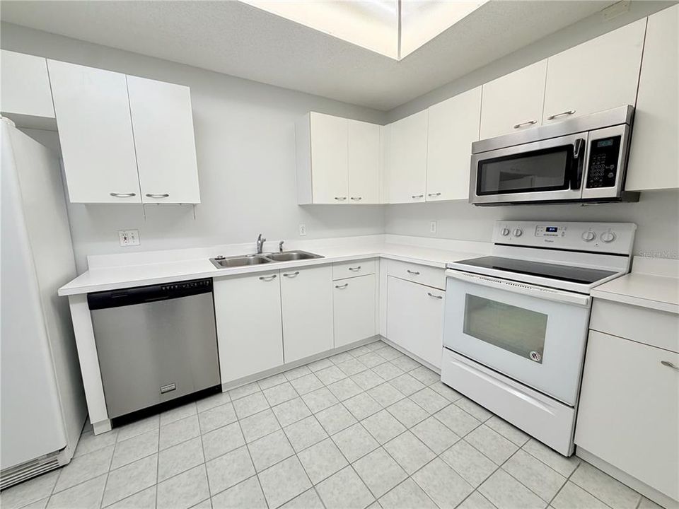 For Rent: $2,150 (3 beds, 2 baths, 1264 Square Feet)