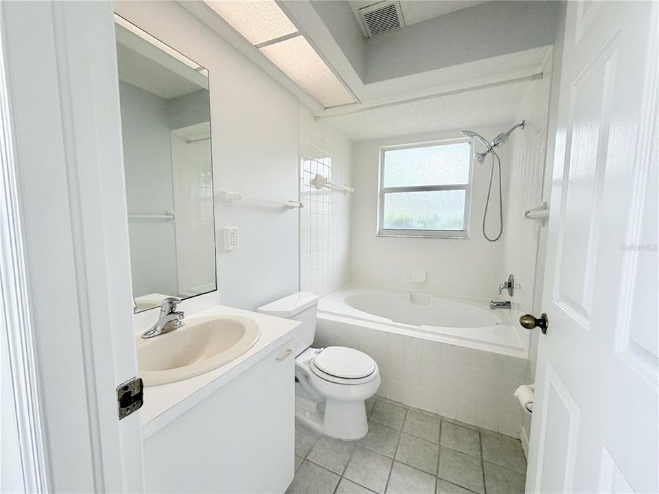 For Rent: $2,150 (3 beds, 2 baths, 1264 Square Feet)