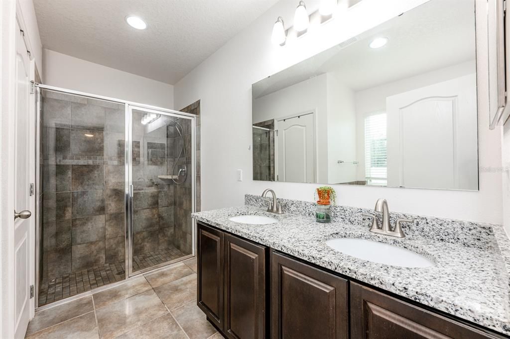 待售: $374,900 (4 贝兹, 2 浴室, 1980 平方英尺)