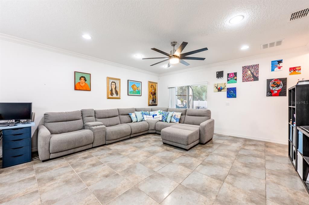 待售: $374,900 (4 贝兹, 2 浴室, 1980 平方英尺)