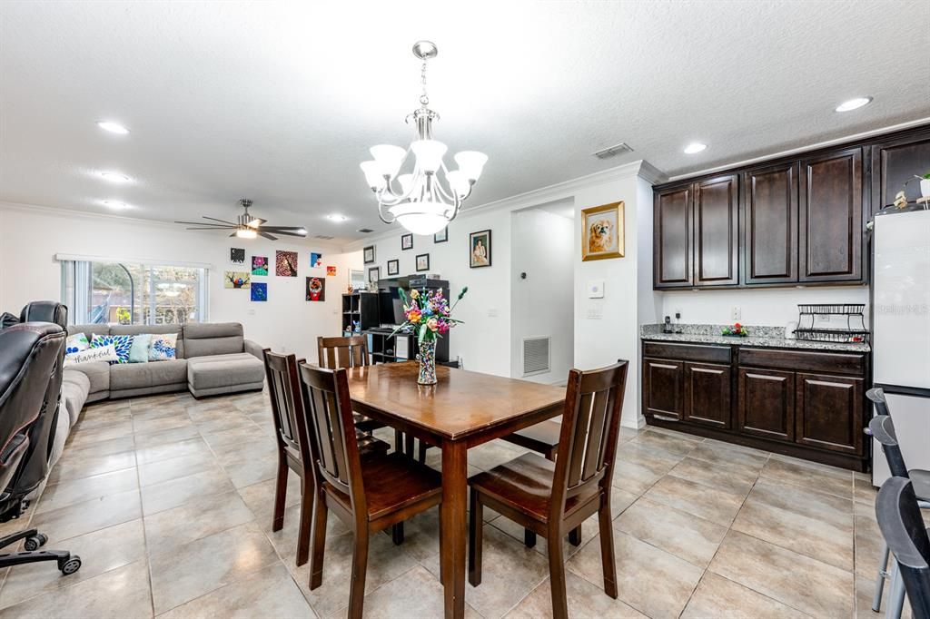 待售: $374,900 (4 贝兹, 2 浴室, 1980 平方英尺)