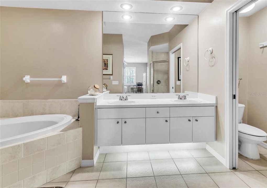 For Sale: $400,000 (2 beds, 2 baths, 1750 Square Feet)