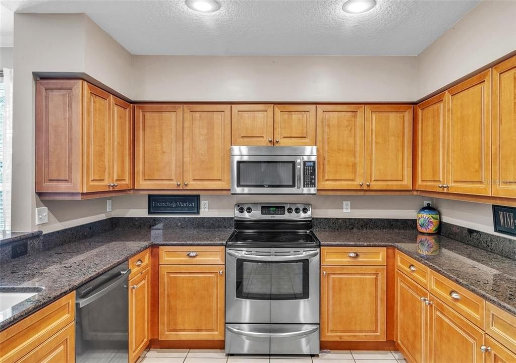 For Sale: $400,000 (2 beds, 2 baths, 1750 Square Feet)