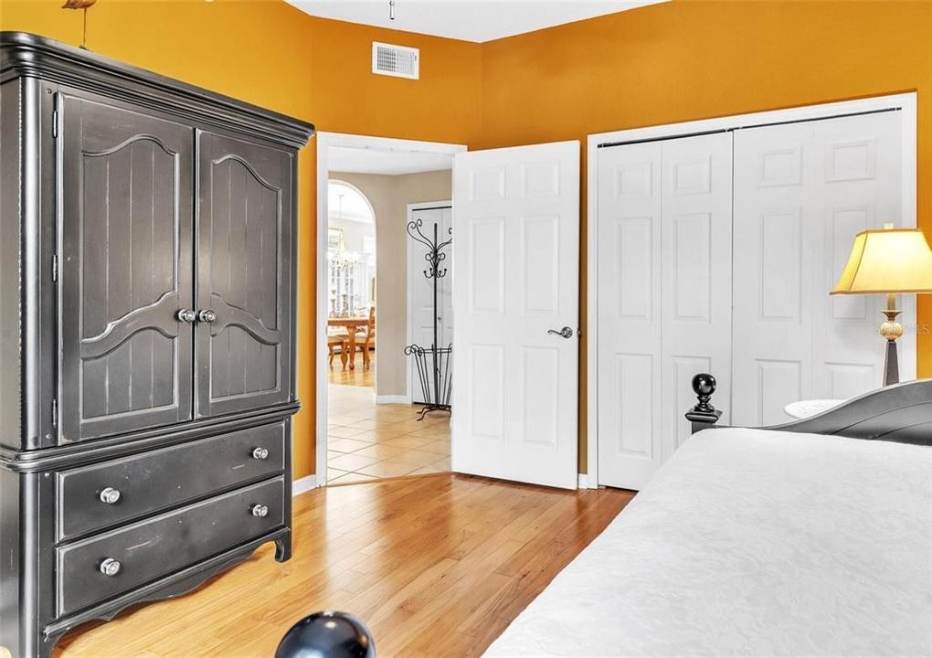 For Sale: $400,000 (2 beds, 2 baths, 1750 Square Feet)