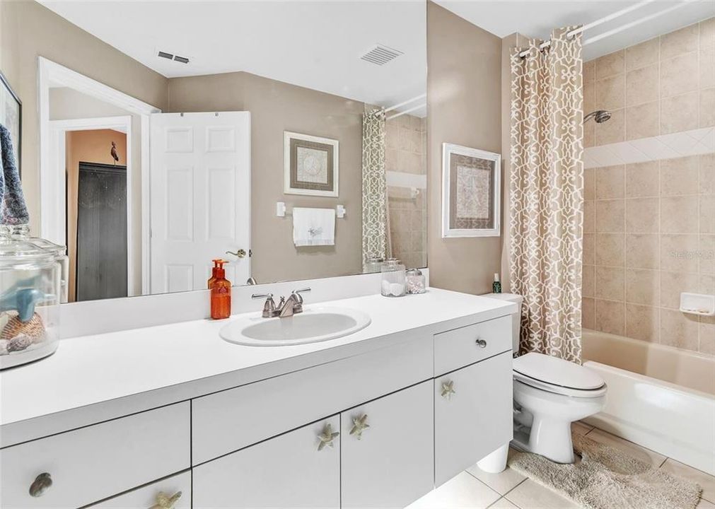 For Sale: $400,000 (2 beds, 2 baths, 1750 Square Feet)