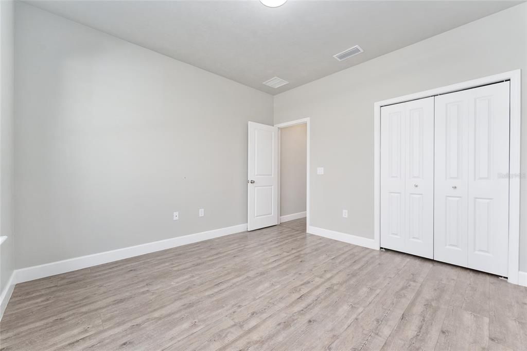 待售: $395,000 (4 贝兹, 2 浴室, 1807 平方英尺)