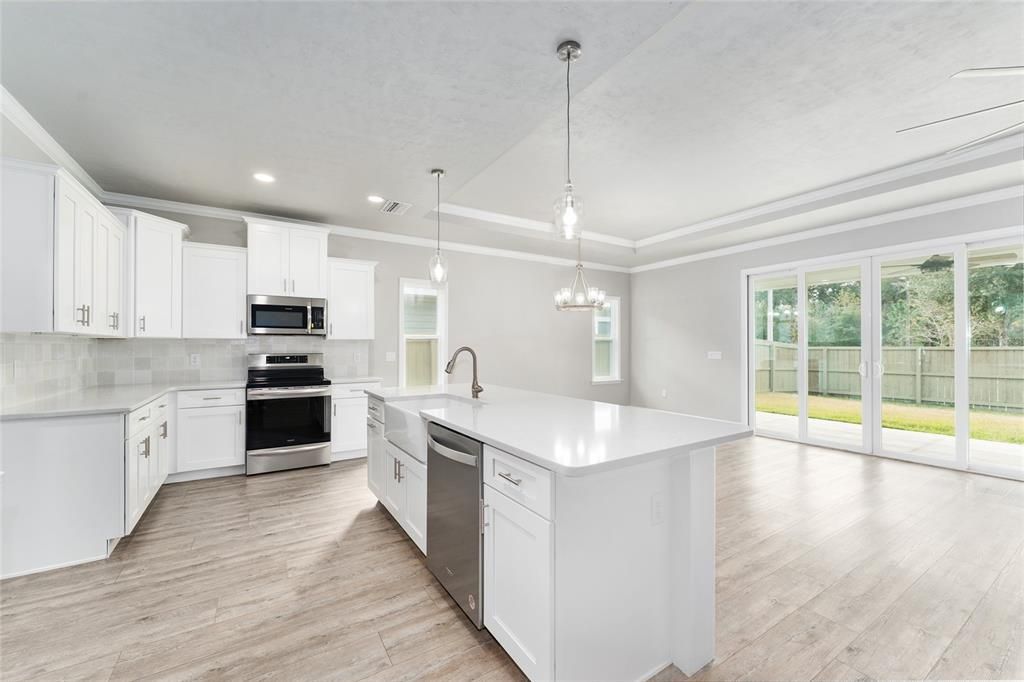 待售: $395,000 (4 贝兹, 2 浴室, 1807 平方英尺)