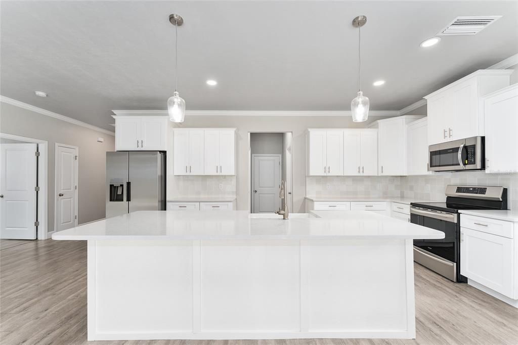 待售: $395,000 (4 贝兹, 2 浴室, 1807 平方英尺)