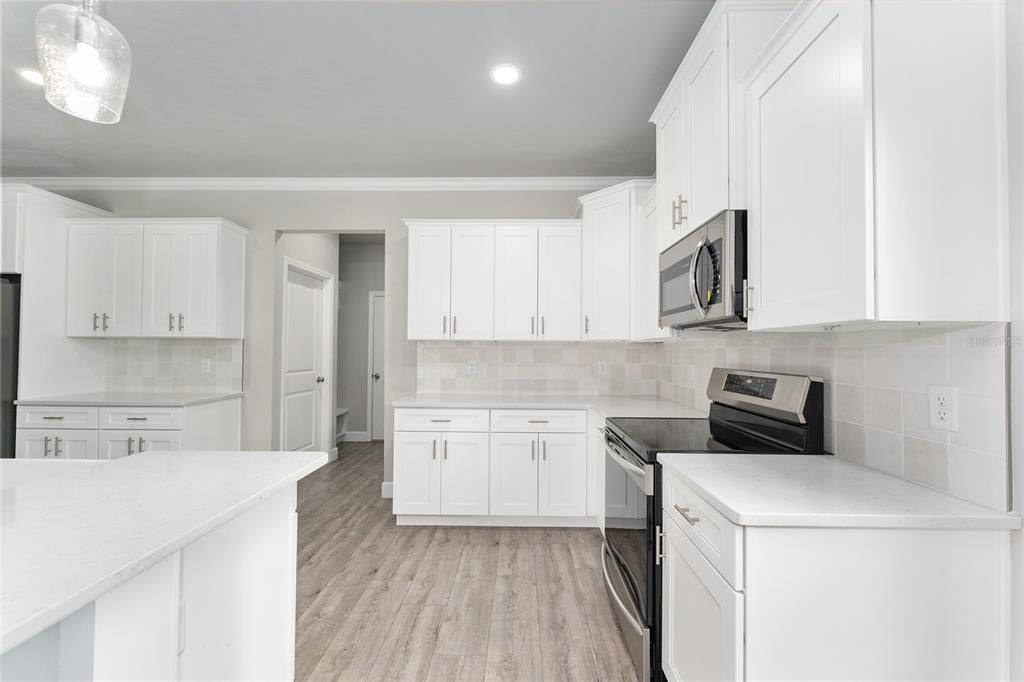 待售: $395,000 (4 贝兹, 2 浴室, 1807 平方英尺)