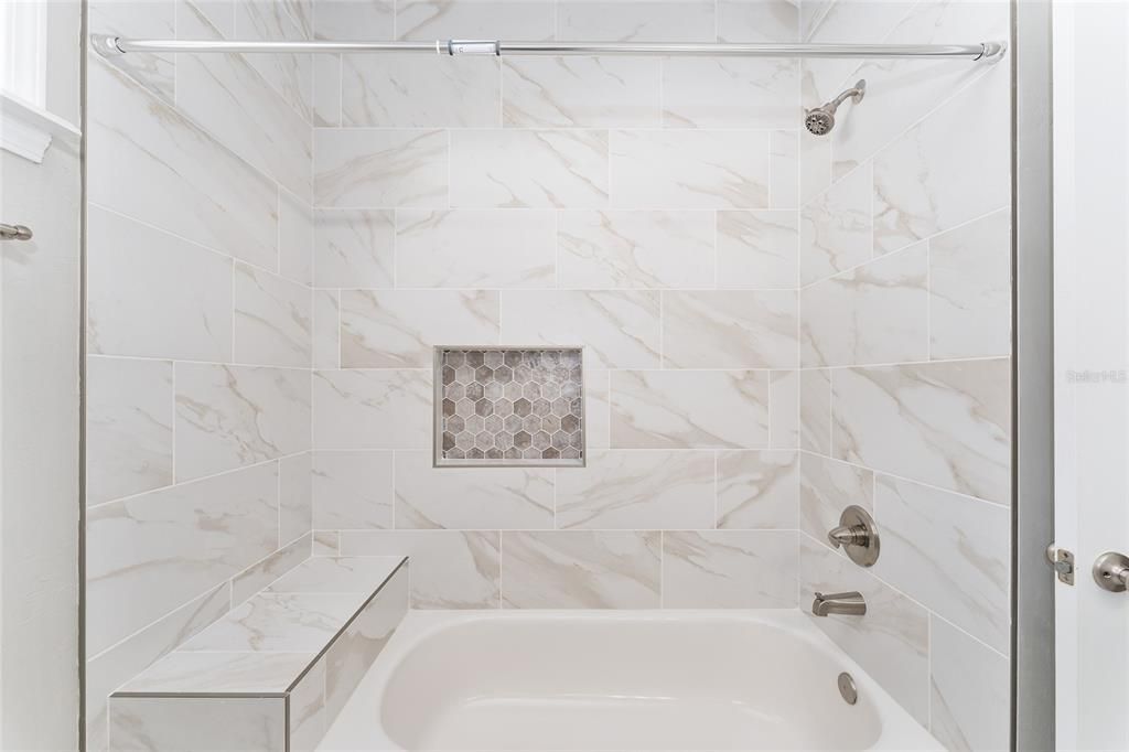 待售: $395,000 (4 贝兹, 2 浴室, 1807 平方英尺)